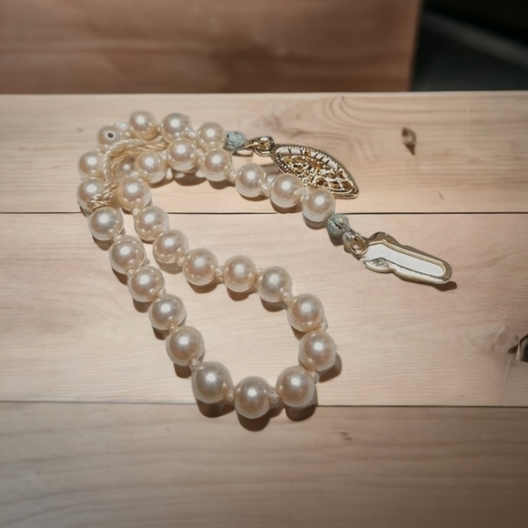 Vintage 1950s Mid Century Cultra Simulated Pearl Bracelet With Original Tag - Picture 2 of 14